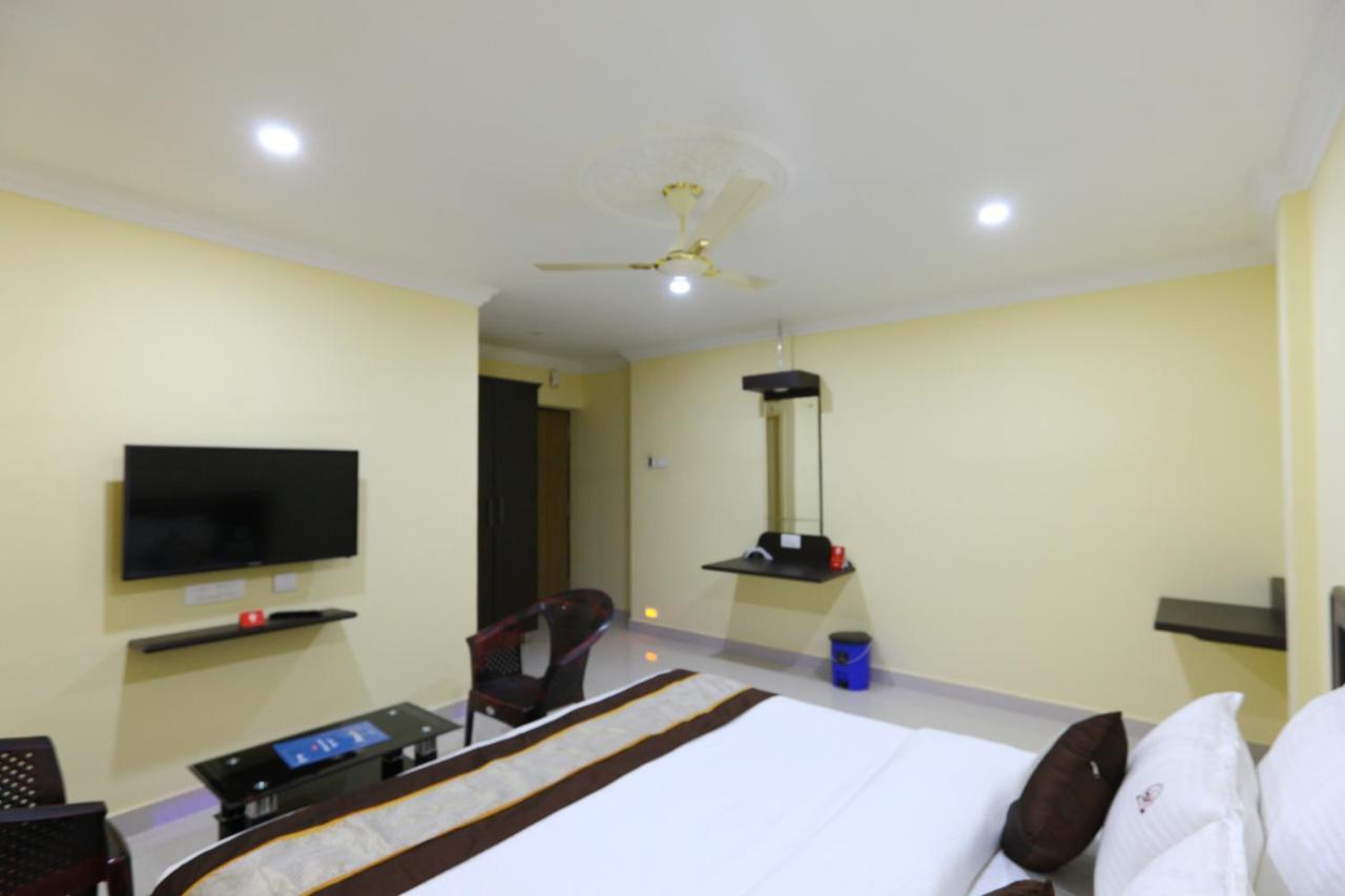 Salbala Inn - Near Alrport Madras Buitenkant foto